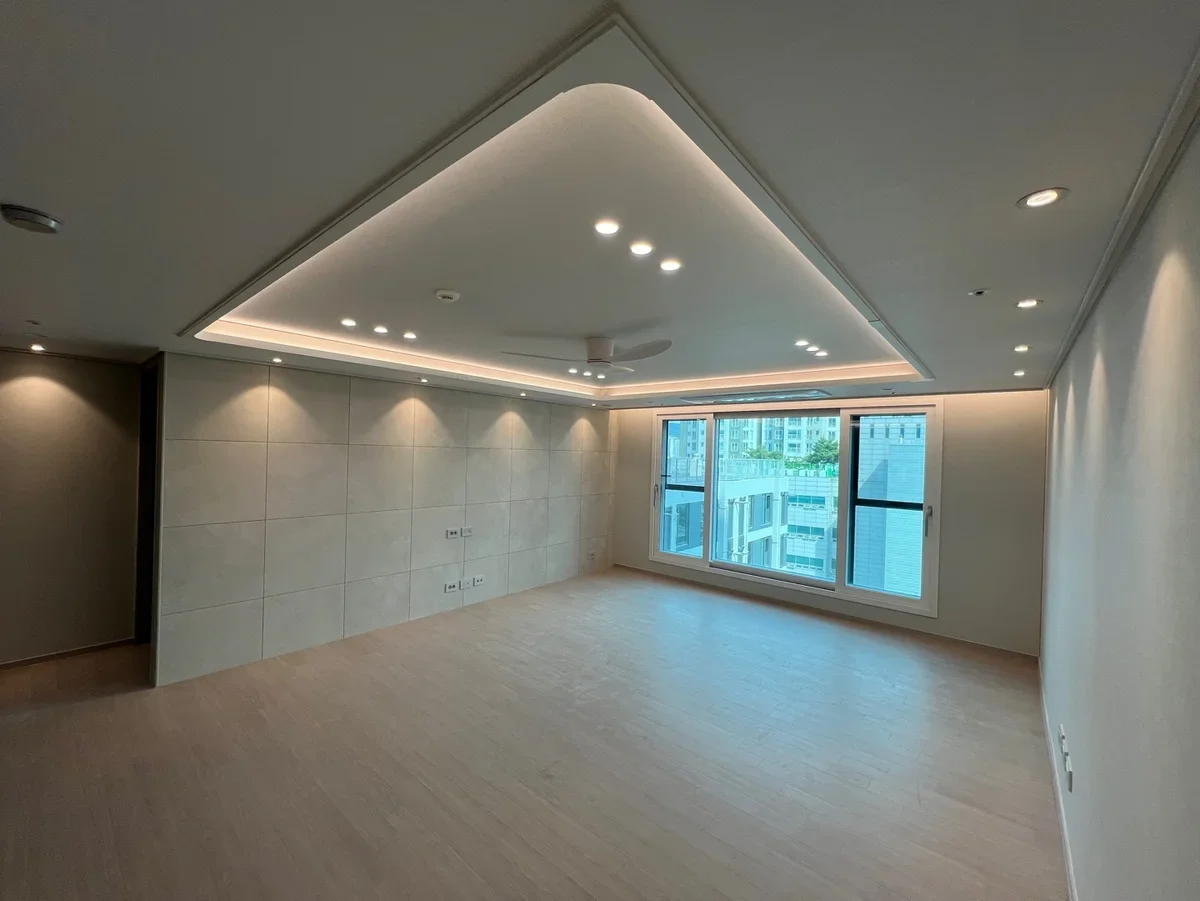예쁜 조명과 실링팬 시공 사진 2